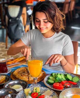 A Global Traveller&rsquo;s Food Guide: Eat Well, Stay Fit and Experience Every Destination